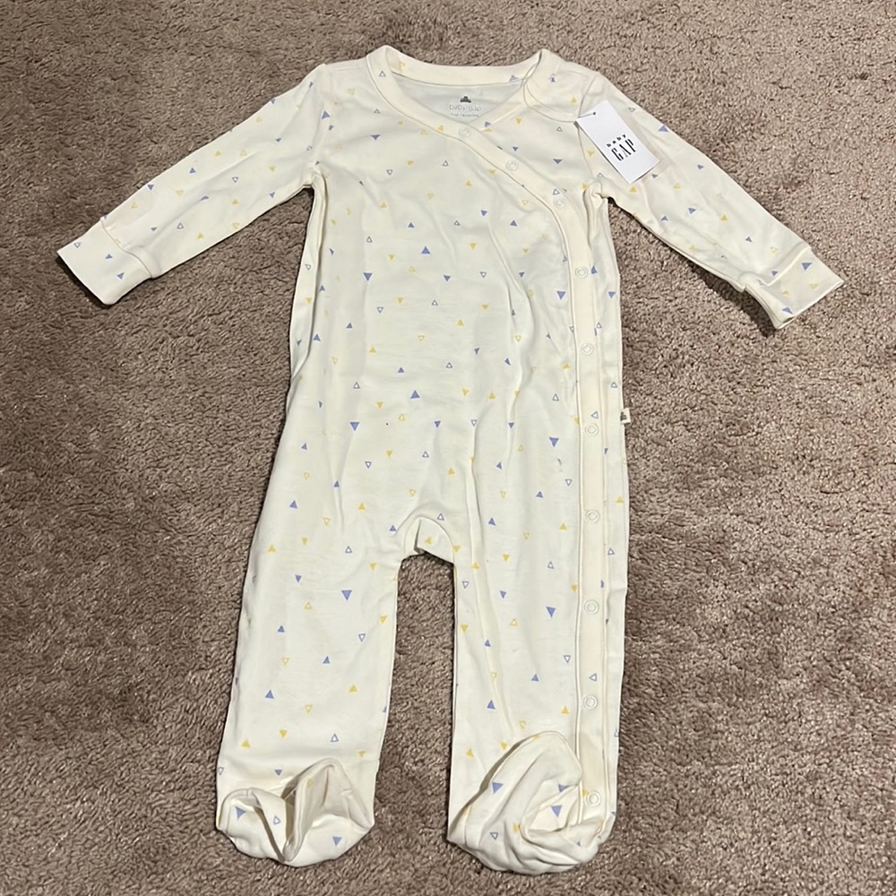 Baby gap bodysuit
